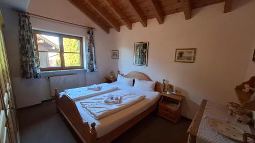 En eller flere senge i et værelse på Ferienwohnung Krämer