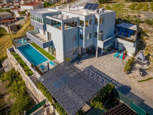 Apartman Oliva and Studio Delux for a family with swiming pool, free parking, terace with view at the sea