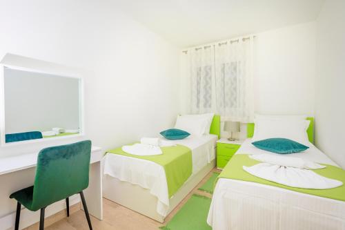 Apartman Oliva and Studio Delux for a family with swiming pool, free parking, terace with view at the sea