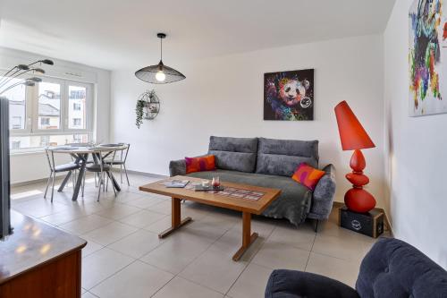Posezení v ubytování Dans les étoiles - 2 bedroom with free parking near to the city center