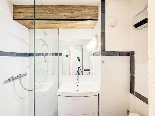 Apartment Rond Point des Pistes - Val Claret-2 by Interhome