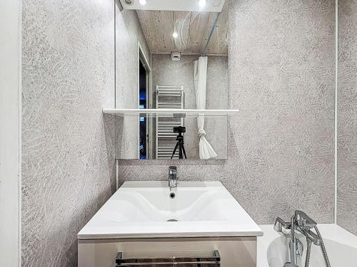 Apartment Plein Soleil - Val Claret-1 by Interhome