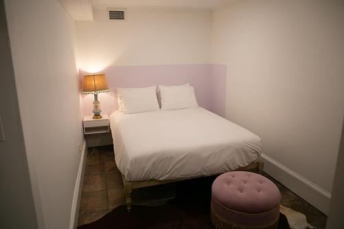 Una cama o camas en una habitación de Bosch House Rosé - Garden Suite