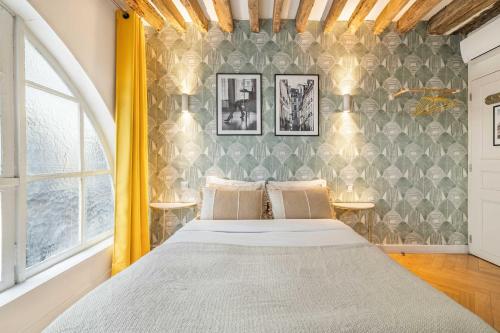 Historical apartment in the heart of Paris -7