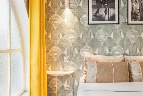 Historical apartment in the heart of Paris -7