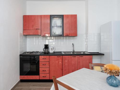 Kuchyň nebo kuchyňský kout v ubytování Apartment Vesela-4 by Interhome