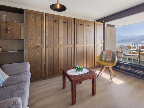 Χώρος καθιστικού στο Studio Jeanne D'Arc Apt- A-8 by Interhome