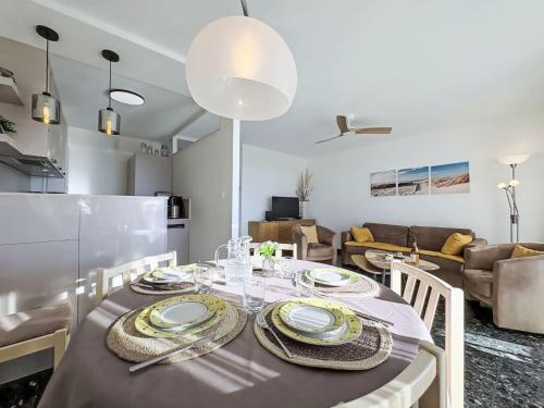 Apartment Le Mireille by Interhome