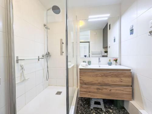 Apartment Le Mireille by Interhome