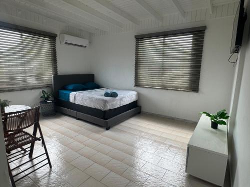 Ένα ή περισσότερα κρεβάτια σε δωμάτιο στο Down Town Hotel