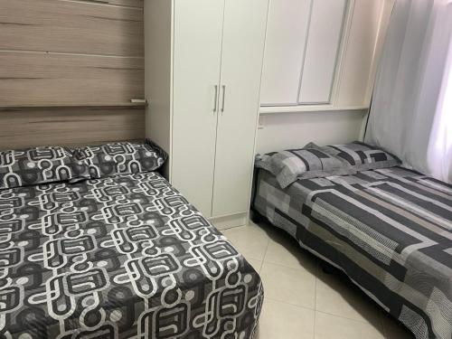 Ένα ή περισσότερα κρεβάτια σε δωμάτιο στο 3 bedroom apartment, with 1 suite, Meia Praia 190m from the sea!