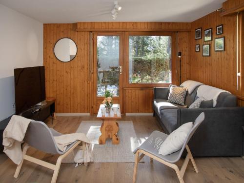 Χώρος καθιστικού στο Apartment Arolla R01 by Interhome