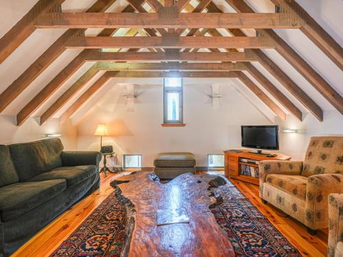 a living room with a couch and a tv at Holiday Home The Granary by Interhome in Invermoriston