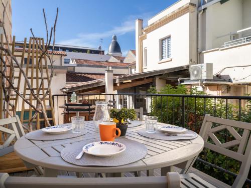 Μπαλκόνι ή βεράντα στο Apartment Le Grillon-2 by Interhome