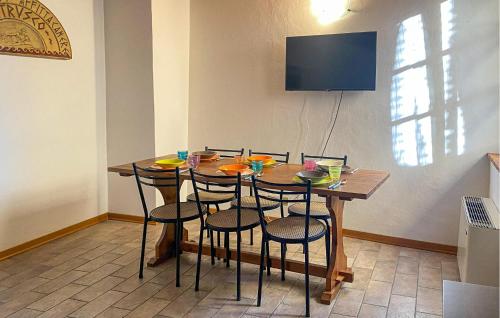 TV a/nebo společenská místnost v ubytování Stunning Apartment In Murlo With Wifi