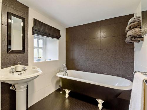 a bathroom with a sink and a bath tub and a sink at 3 Bed in Haile 90050 in Hale