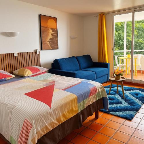 Postel nebo postele na pokoji v ubytování Studio SUCRIER TARTANE