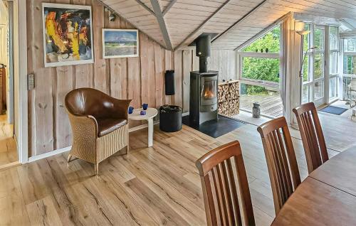 Χώρος καθιστικού στο Amazing Home In Spøttrup With House A Panoramic View