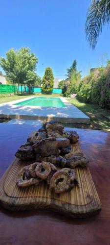 a pile of food sitting on a table near a tennis court at Quinta El Reencuentro tu refugio en Campana in Campana