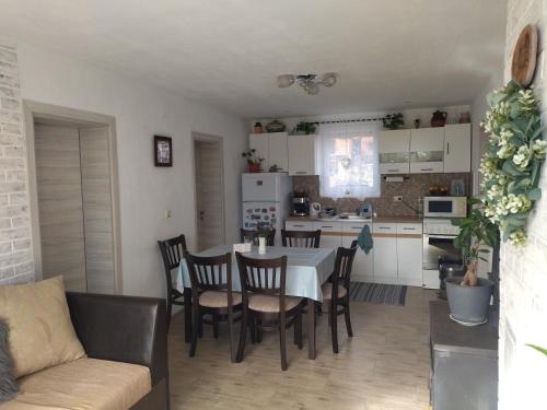 Billede fra billedgalleriet på Къща за гости ИЛТА i Novo Delchevo