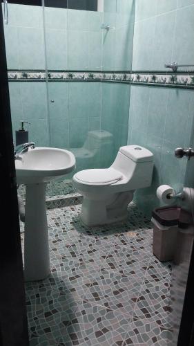 Ένα μπάνιο στο Apartahotel la Villa R&C