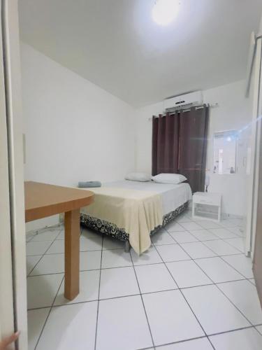 Ένα ή περισσότερα κρεβάτια σε δωμάτιο στο Downton · Loft | 1/4 Aconchegante com Ar e Garagem