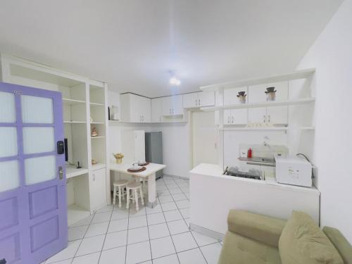 Η κουζίνα ή μικρή κουζίνα στο Downton · Loft | 1/4 Aconchegante com Ar e Garagem