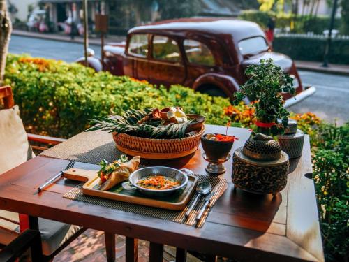 Comida en o cerca de este hotel