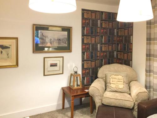 Khu vực ghế ngồi tại Squirrels Nest