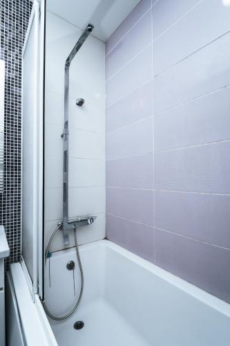 Un baño de Testimiteanu Two