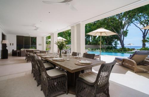 Swimmingpoolen hos eller tæt på Sea Grove House villa