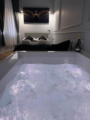Apartament z Jacuzzi Kraków GREY Miodowa