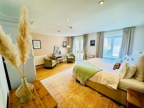 Et opholdsområde på Luxury 2 bedroom cottage overlooking the River Wye