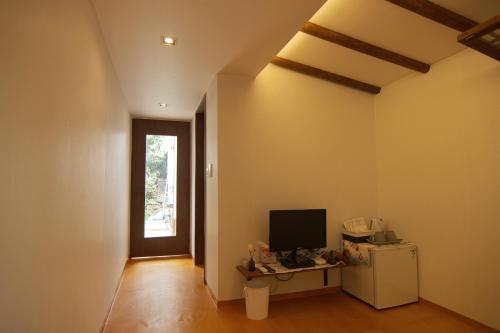 TV a/nebo společenská místnost v ubytování Sungsim Hanok Guesthouse