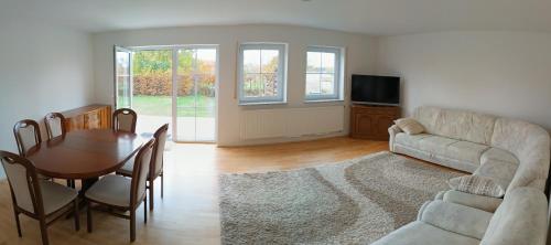 TV a/nebo společenská místnost v ubytování Domus Limes, RuheOase am Schloss