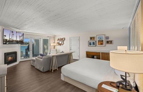 Postel nebo postele na pokoji v ubytování Paradise Point Resort & Spa