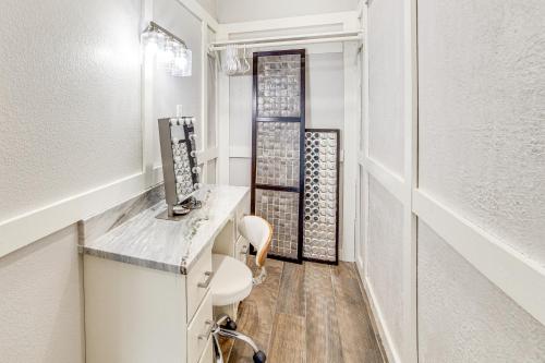 a bathroom with a vanity and a toilet in a room at Private Dock and Yard! Modern Getaway in Mabank in Enchanted Oaks