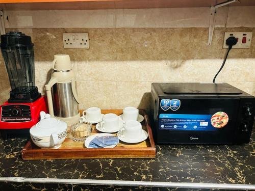 Kaffee-/Teezubehör in der Unterkunft Exclusive 3BR City Escape High End Comfort & Stunning Views