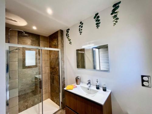 a bathroom with a sink and a shower at Maison neuve Jacuzzi et Piscine Haut de Gamme in Vallon-Pont-dʼArc