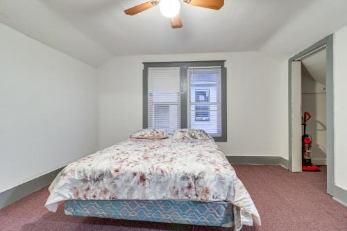 Postel nebo postele na pokoji v ubytování Easy Dtwn Detroit Access! Pet-Friendly Family Home