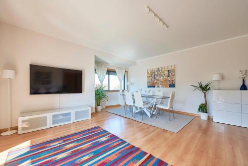 Marina Village Oceanside Apartment w Pool