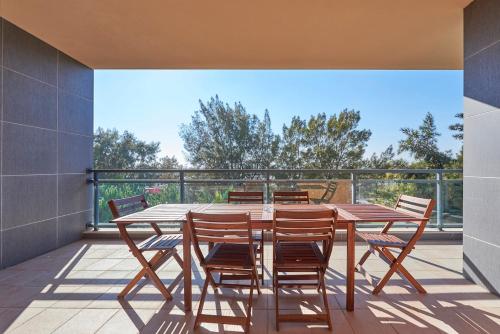 Marina Village Oceanside Apartment w Pool