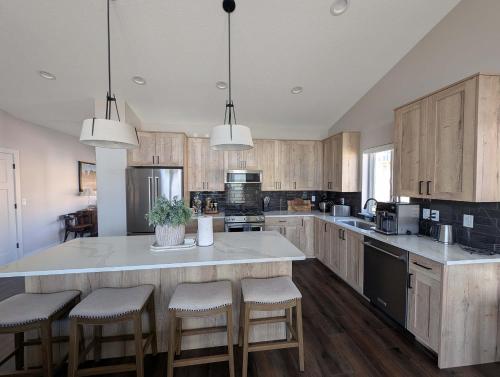 Köök või kööginurk majutusasutuses New home & furnishings 4BR 4Bath View Amenities