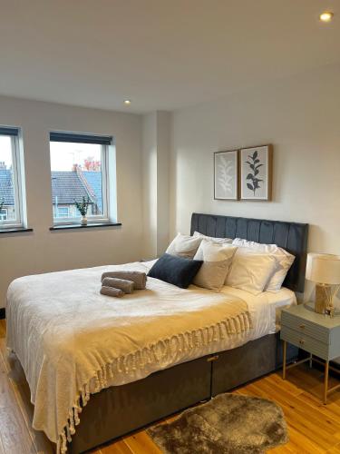 Ένα ή περισσότερα κρεβάτια σε δωμάτιο στο Luxurious Modern 2 Bedroom Apartment with Terrace