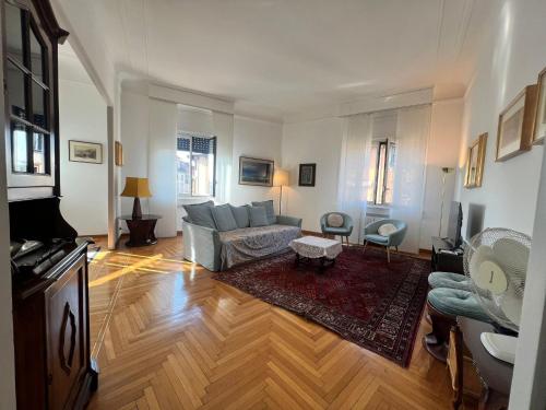 Prestigious 3 bedrooms, 8 guest, City centre Porta Romana by Kibilù Affitti Brevi