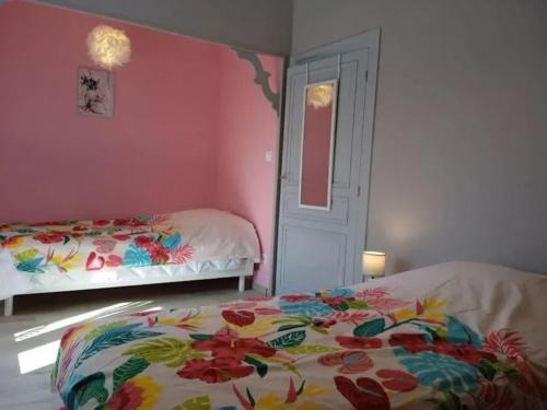 Postel nebo postele na pokoji v ubytování Maison spacieuse avec 4 chambres à Nevy-sur-Seille