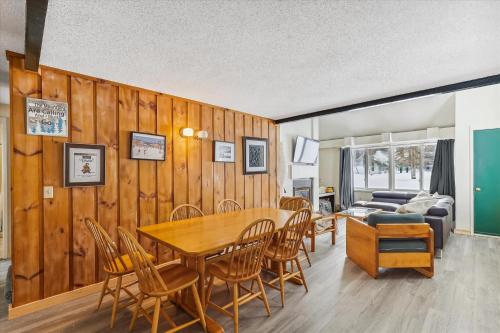 Posezení v ubytování Village Green 10F