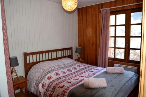 Ένα ή περισσότερα κρεβάτια σε δωμάτιο στο Mont Milo, Spacieux, 5ch, Sauna, Billard, Babyfoot, Borne de recharge électrique