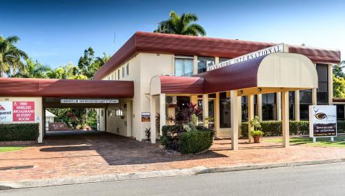 A fachada ou entrada em Bundaberg International Motor Inn