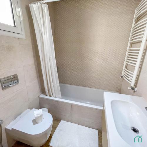 Koupelna v ubytování Bright and stylish 1 bedroom flat in Jardins De Carthage